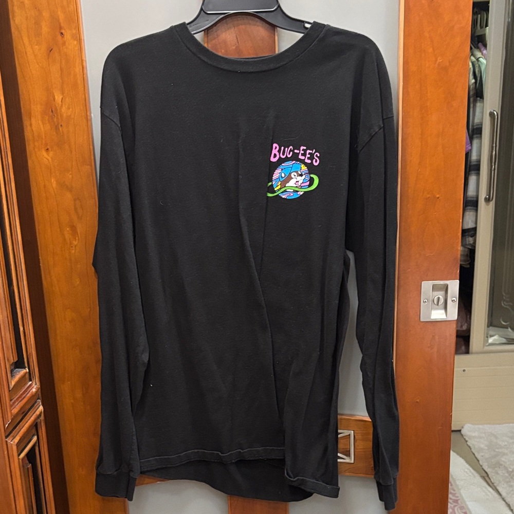 Buc-ee's Black Long Sleeve Graphic Tee - Picture 2 of 3